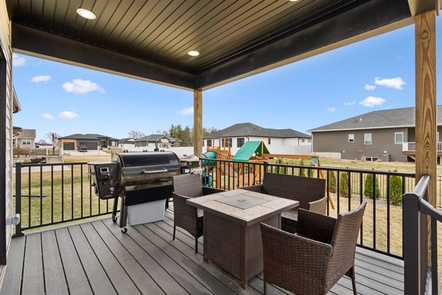 2006 Reese Road, Cedar Falls, IA 50613