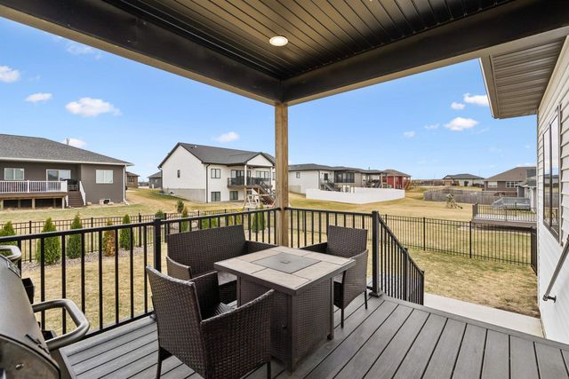 2006 Reese Road, Cedar Falls, IA 50613