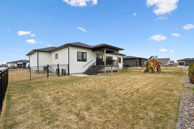 2006 Reese Road, Cedar Falls, IA 50613