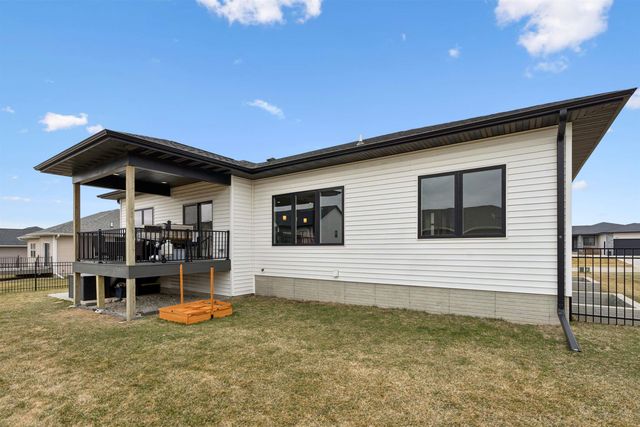 2006 Reese Road, Cedar Falls, IA 50613