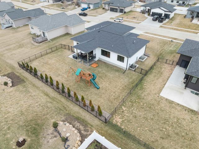 2006 Reese Road, Cedar Falls, IA 50613