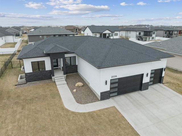 2006 Reese Road, Cedar Falls, IA 50613