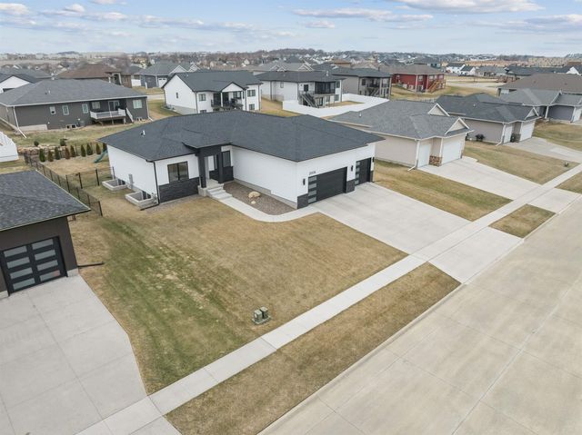 2006 Reese Road, Cedar Falls, IA 50613