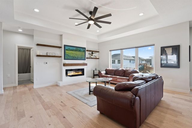 2006 Reese Road, Cedar Falls, IA 50613