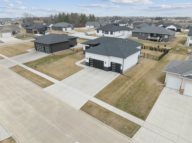 2006 Reese Road, Cedar Falls, IA 50613