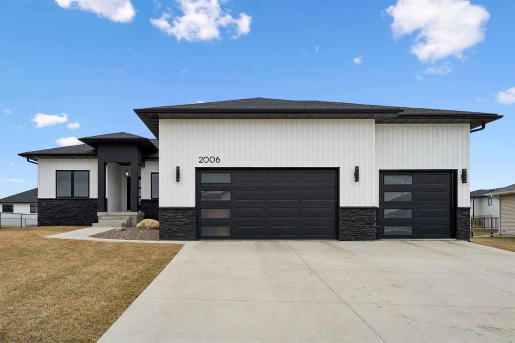 2006 Reese Road, Cedar Falls, IA 50613