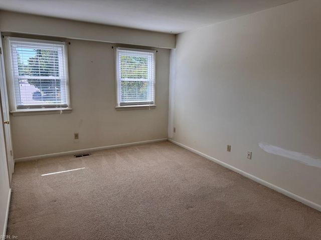 209 Cremona DR, Newport News, VA 23608