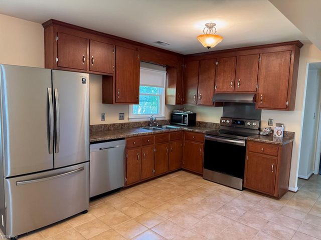 209 Cremona DR, Newport News, VA 23608