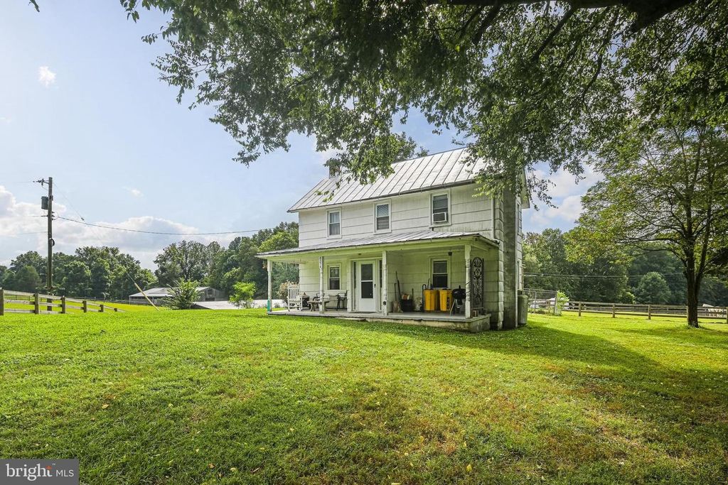 4274 HAWTHORNE FARMS RD, Harwood, MD 20776