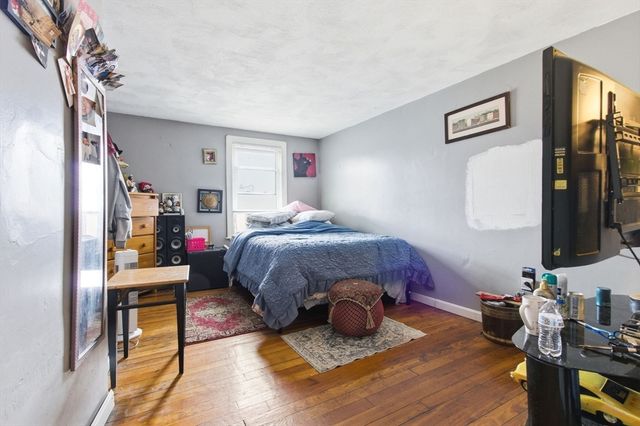 103 Dalton St, Lowell, MA 01850