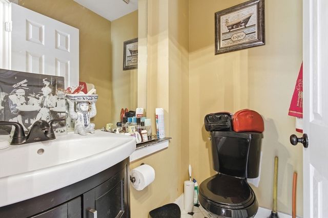 103 Dalton St, Lowell, MA 01850