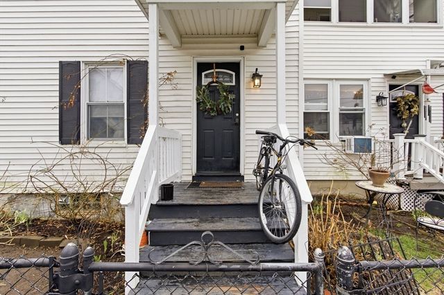 103 Dalton St, Lowell, MA 01850