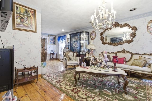 103 Dalton St, Lowell, MA 01850