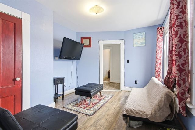 103 Dalton St, Lowell, MA 01850