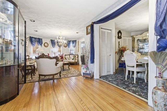 103 Dalton St, Lowell, MA 01850