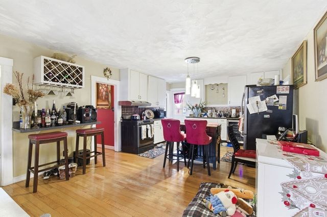 103 Dalton St, Lowell, MA 01850