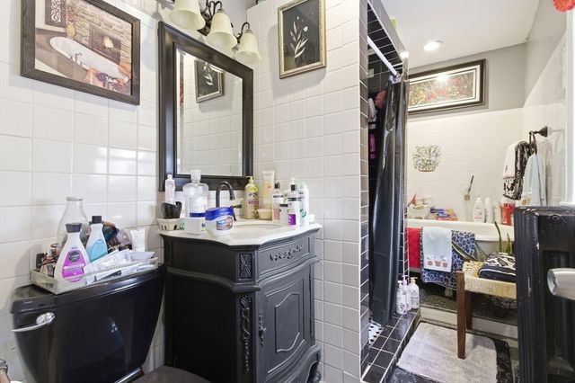 103 Dalton St, Lowell, MA 01850