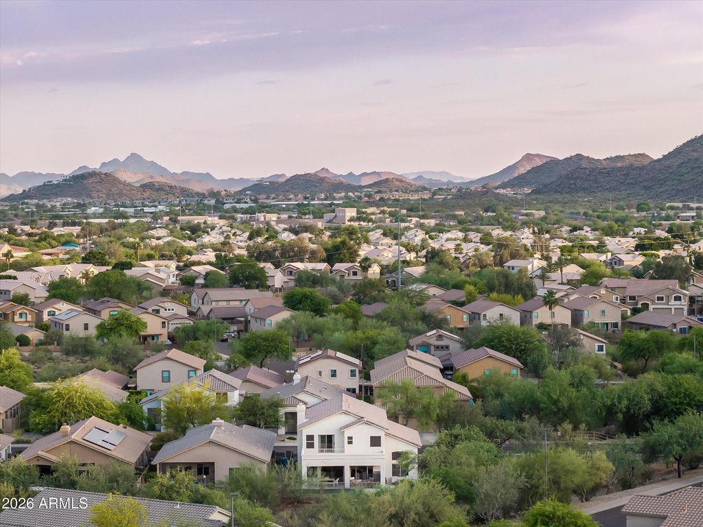 Image 3 of property listing at 2138 E ELECTRA Lane, Phoenix, AZ 85024