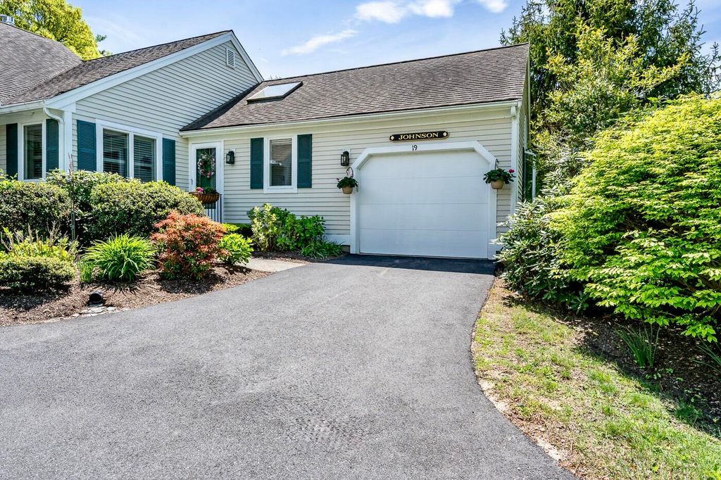 19 Longwood Road, Mashpee, MA 02649