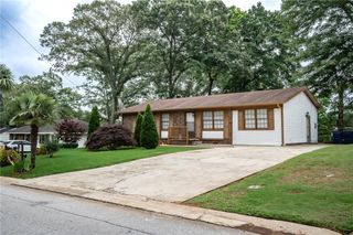 520 Pinecrest Drive, Riverdale, GA 30274