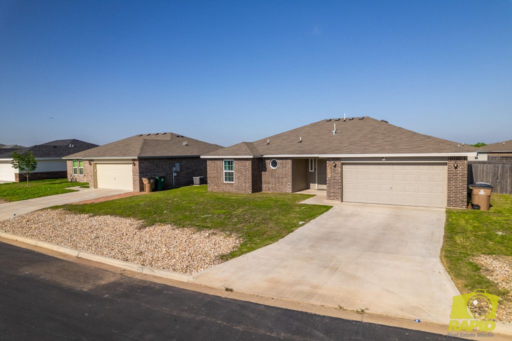 Image 4 of property listing at 1313 Johnny Lane, San Angelo, TX 76905