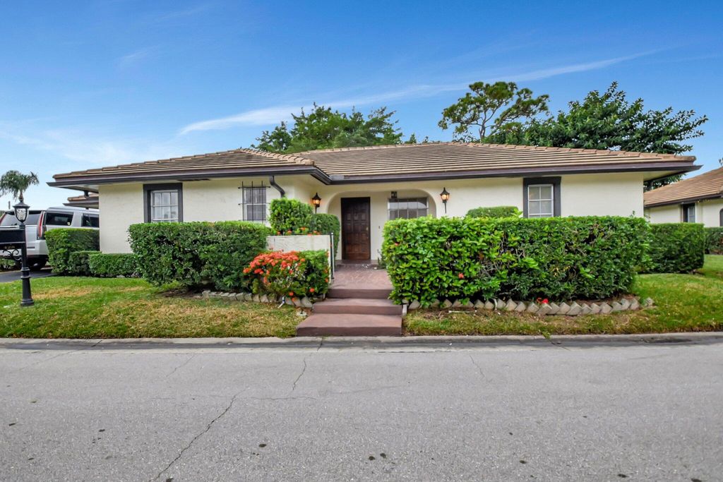 428 Pine Villa Drive, Atlantis, FL 33462