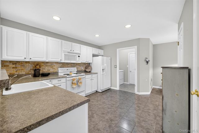 25 Osborne Glen, Poughquag, NY 12570