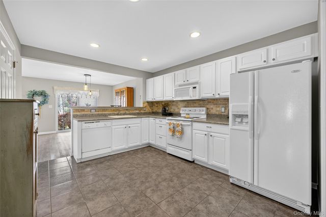 25 Osborne Glen, Poughquag, NY 12570