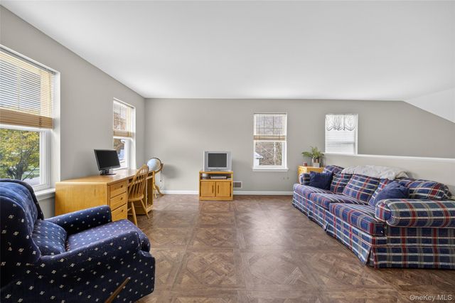 25 Osborne Glen, Poughquag, NY 12570