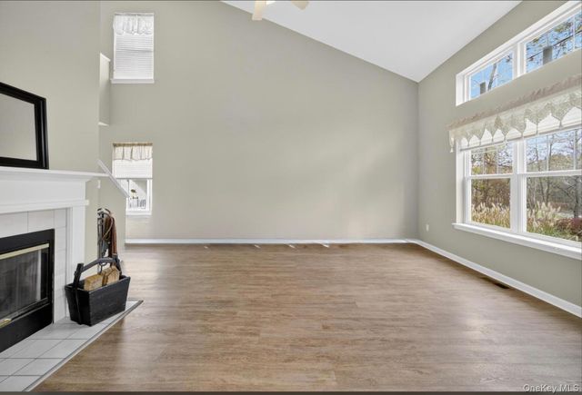 25 Osborne Glen, Poughquag, NY 12570