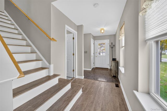 25 Osborne Glen, Poughquag, NY 12570