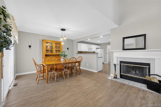 25 Osborne Glen, Poughquag, NY 12570