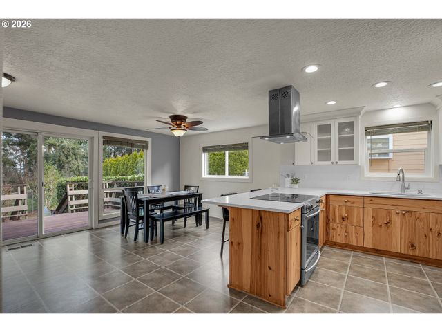 107 GLENWOOD Ct, Oregon City, OR 97045