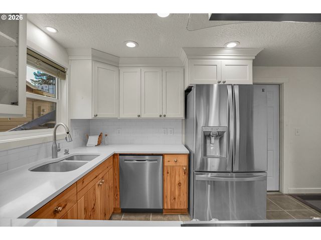 107 GLENWOOD Ct, Oregon City, OR 97045