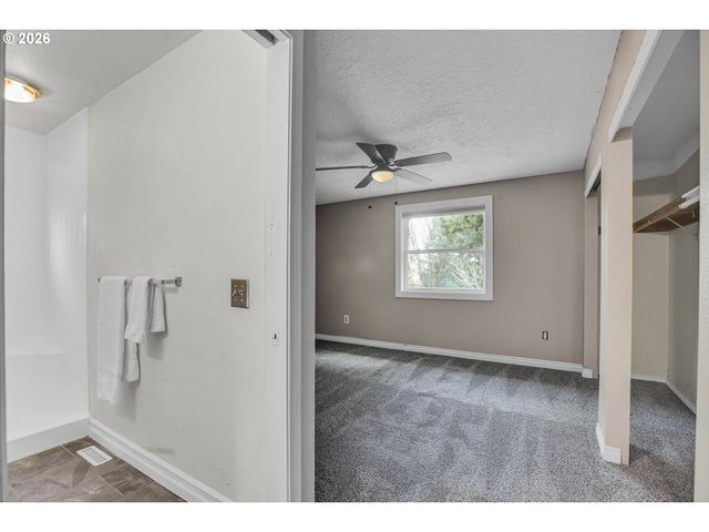 107 GLENWOOD Ct, Oregon City, OR 97045