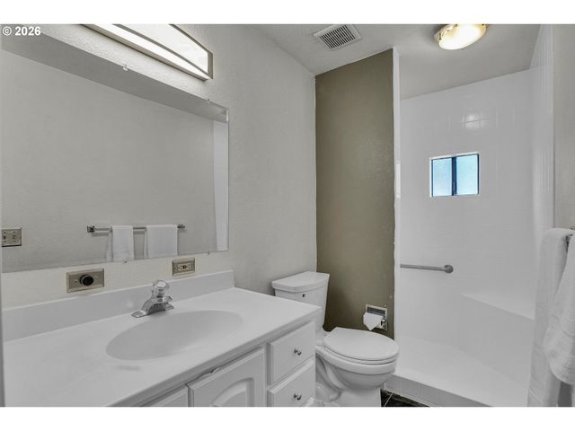 107 GLENWOOD Ct, Oregon City, OR 97045