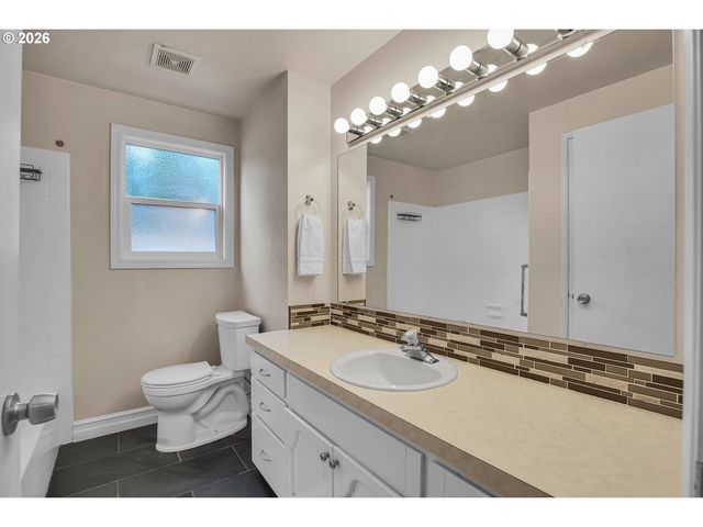 107 GLENWOOD Ct, Oregon City, OR 97045