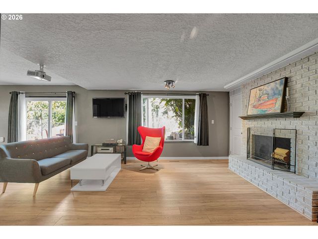 107 GLENWOOD Ct, Oregon City, OR 97045