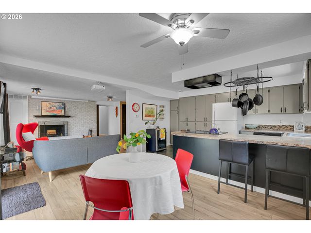 107 GLENWOOD Ct, Oregon City, OR 97045