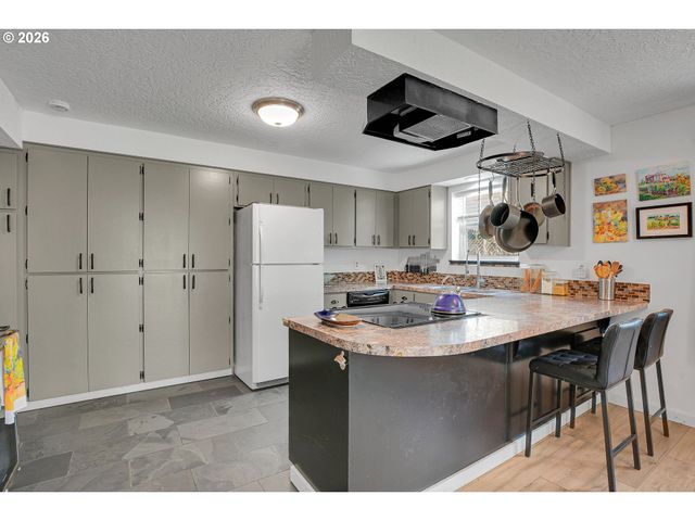 107 GLENWOOD Ct, Oregon City, OR 97045