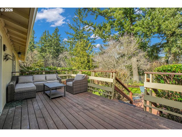 107 GLENWOOD Ct, Oregon City, OR 97045