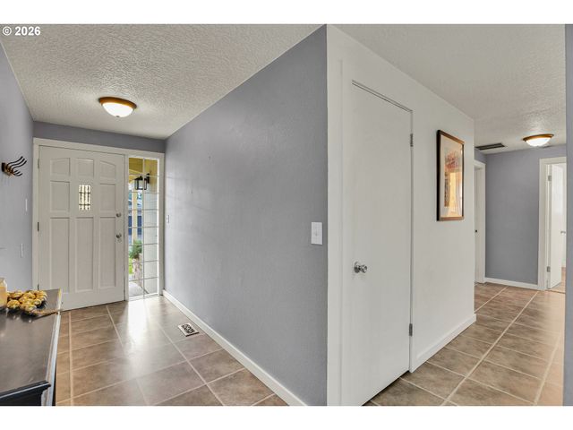 107 GLENWOOD Ct, Oregon City, OR 97045