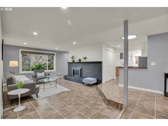 107 GLENWOOD Ct, Oregon City, OR 97045