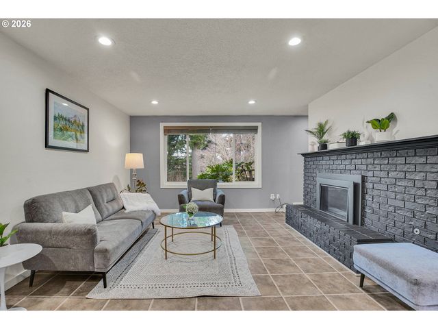 107 GLENWOOD Ct, Oregon City, OR 97045