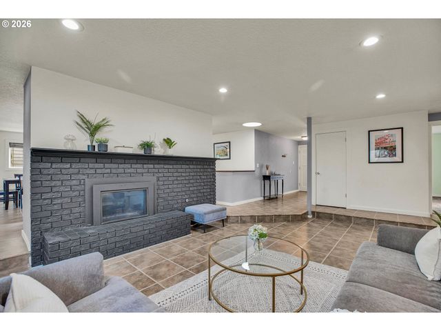 107 GLENWOOD Ct, Oregon City, OR 97045