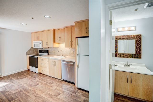 522 Tumbling Hawk 522, Acton, MA 01718