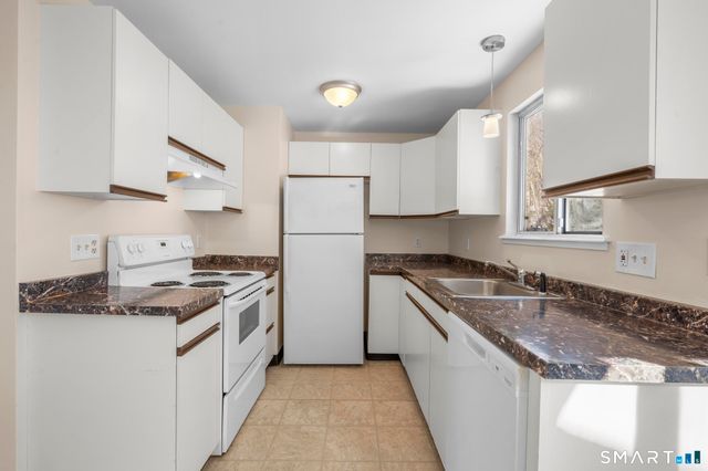 35 Woodlawn Avenue, Ansonia, CT 06401