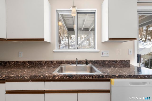 35 Woodlawn Avenue, Ansonia, CT 06401