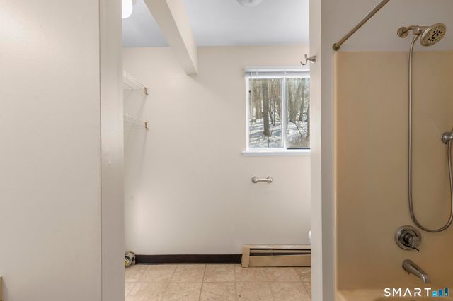 35 Woodlawn Avenue, Ansonia, CT 06401