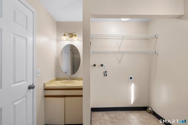 35 Woodlawn Avenue, Ansonia, CT 06401